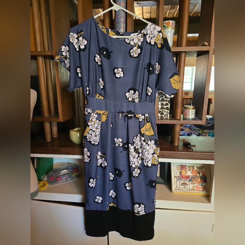 Closet London Floral Print Dress in Gray and Black Size 6